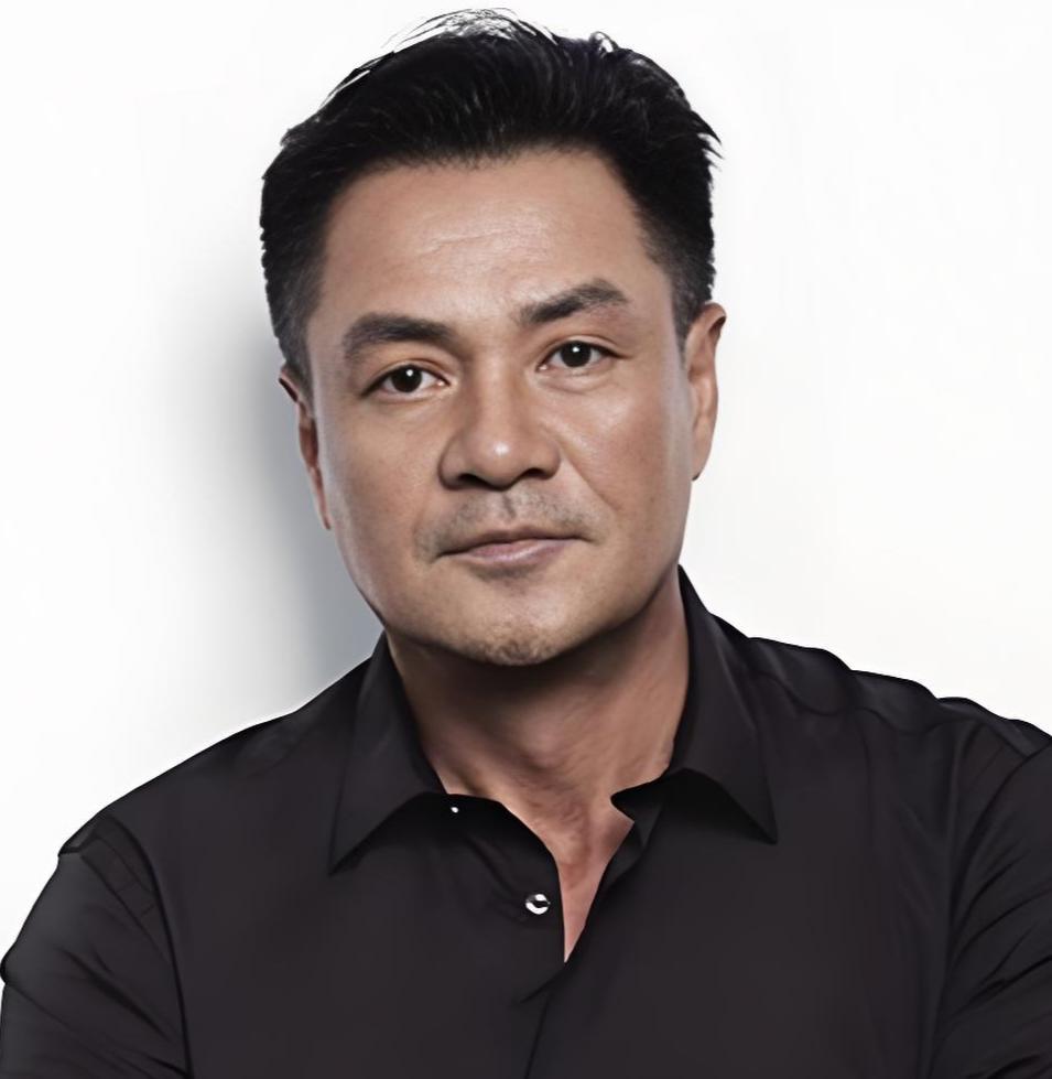 尤勇智，原名尤勇。1963年12月13日生于陕西西安一个干部家庭，其父母都是工程