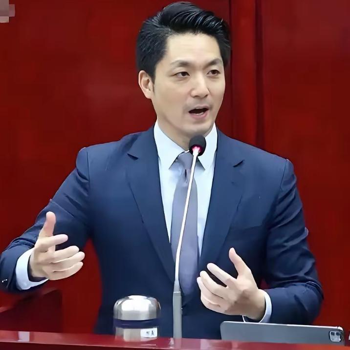 邱毅说，台北市市长蒋万安曾宣称，如果大陆继续在台海进行军机绕台和军演的话，他就要