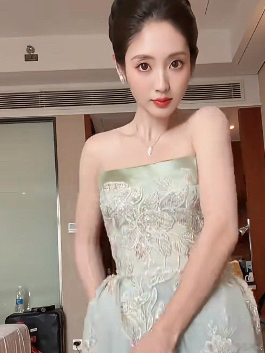 邢菲又穿礼服跳舞了邢菲内场状态邢菲