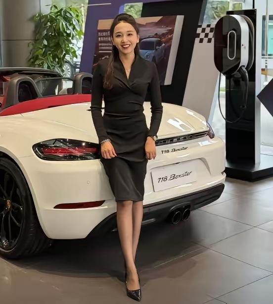 其实大家心里都清楚。​就连她的领导心里也很清楚。​青岛保时捷女销售能拿销冠，