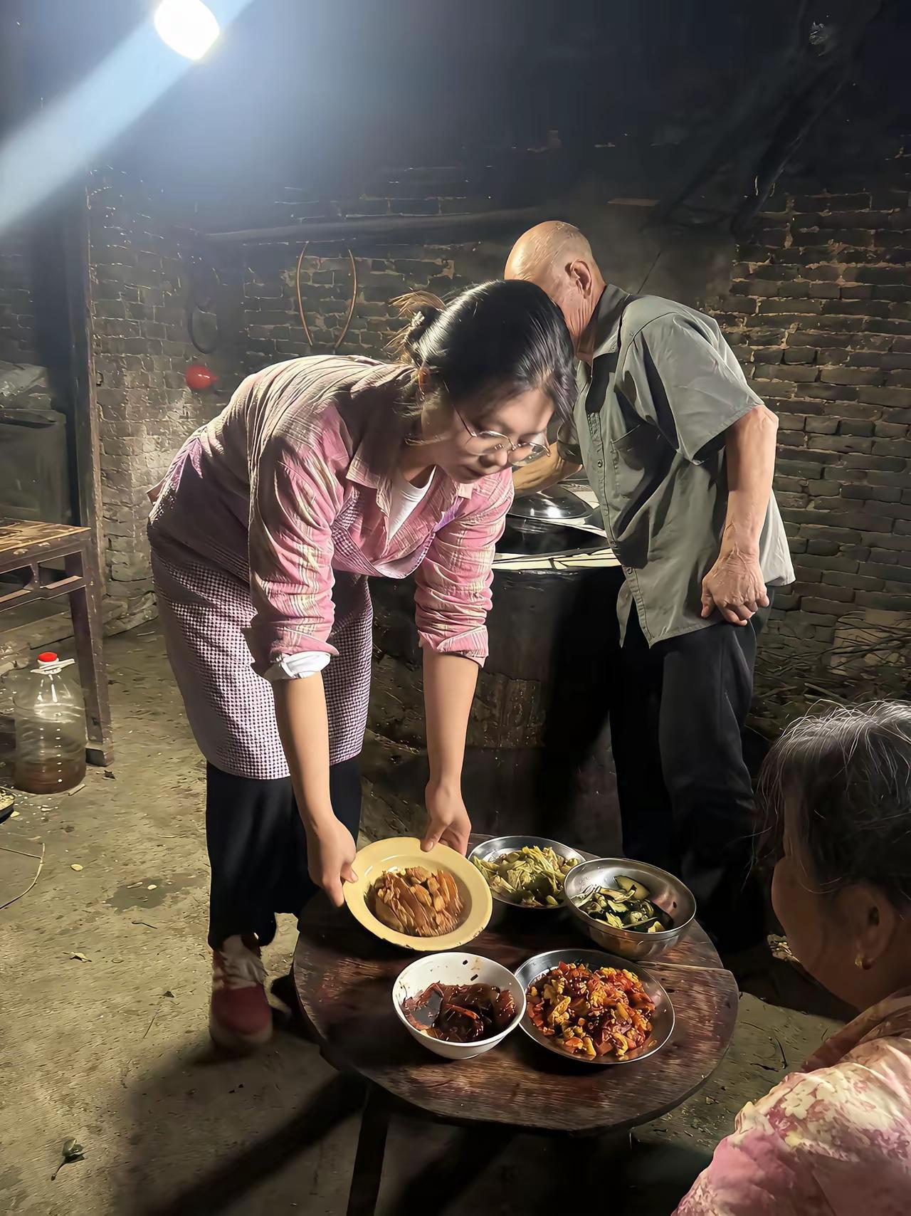 如果这是你女朋友家，你会留下来吃一顿饭，还是转头就走