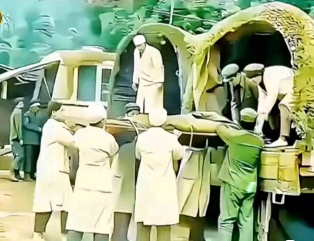 这是80年代，中越自卫反击老山作战中，对从战场上送下来的牺牲烈士，经过清理，整形