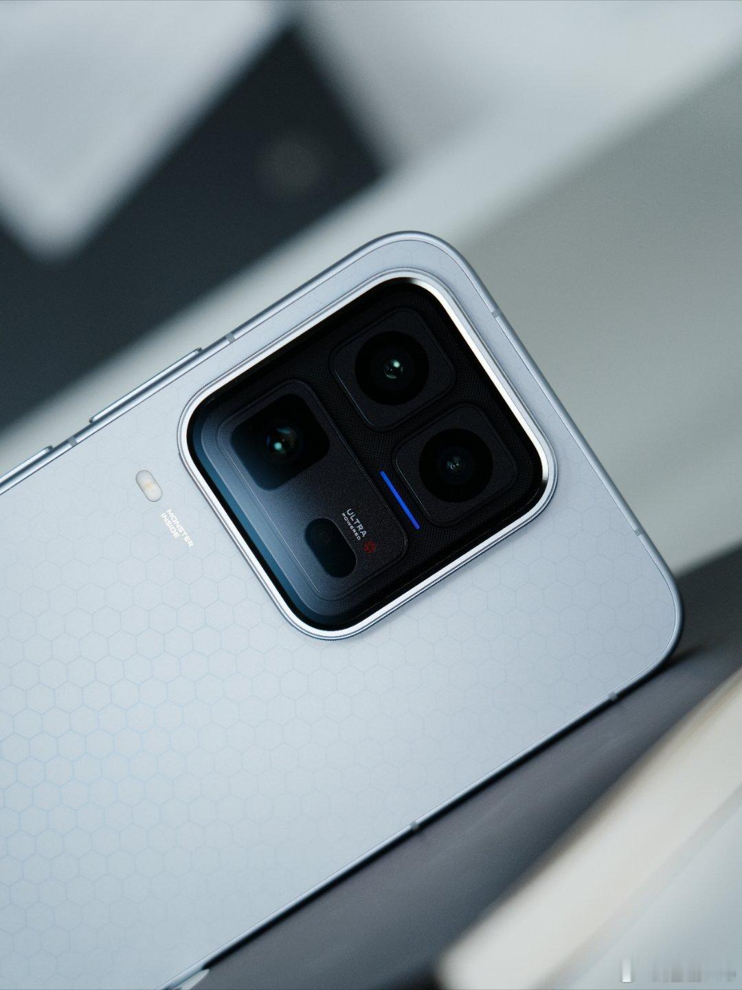 iQOO15Ultra2049（银）来了！外观也是致敬《银翼杀手2049》