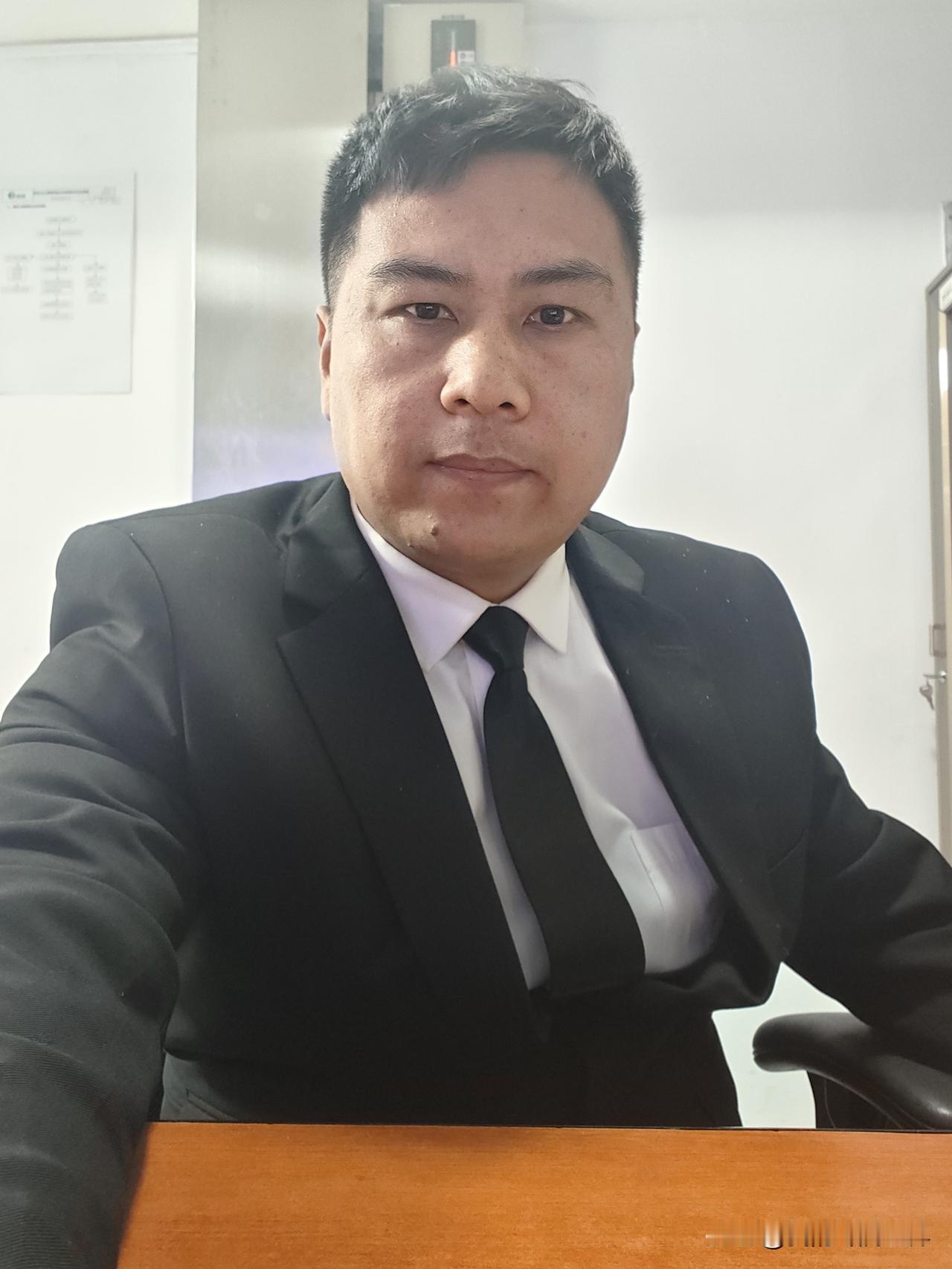 我又回到上海做保安了，今天是上班的第12天，我记得去年2月27号我离开上海，一个