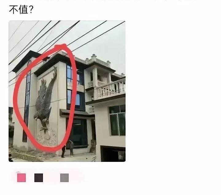 家里收拾几十年的老宅子，从阁楼最里边的角落，请出来这么一尊关公像。我爸坚持说这