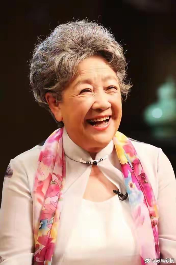 演员陶玉玲曾说：“我14岁入伍，91岁了也没离开过荧幕。不是为了争名夺利，而是