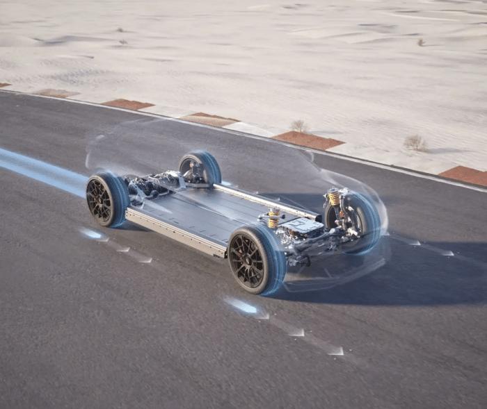 面多了加水，水多了加面？外媒痛批：一台电车3吨重，填鸭式造车不可取！这句话