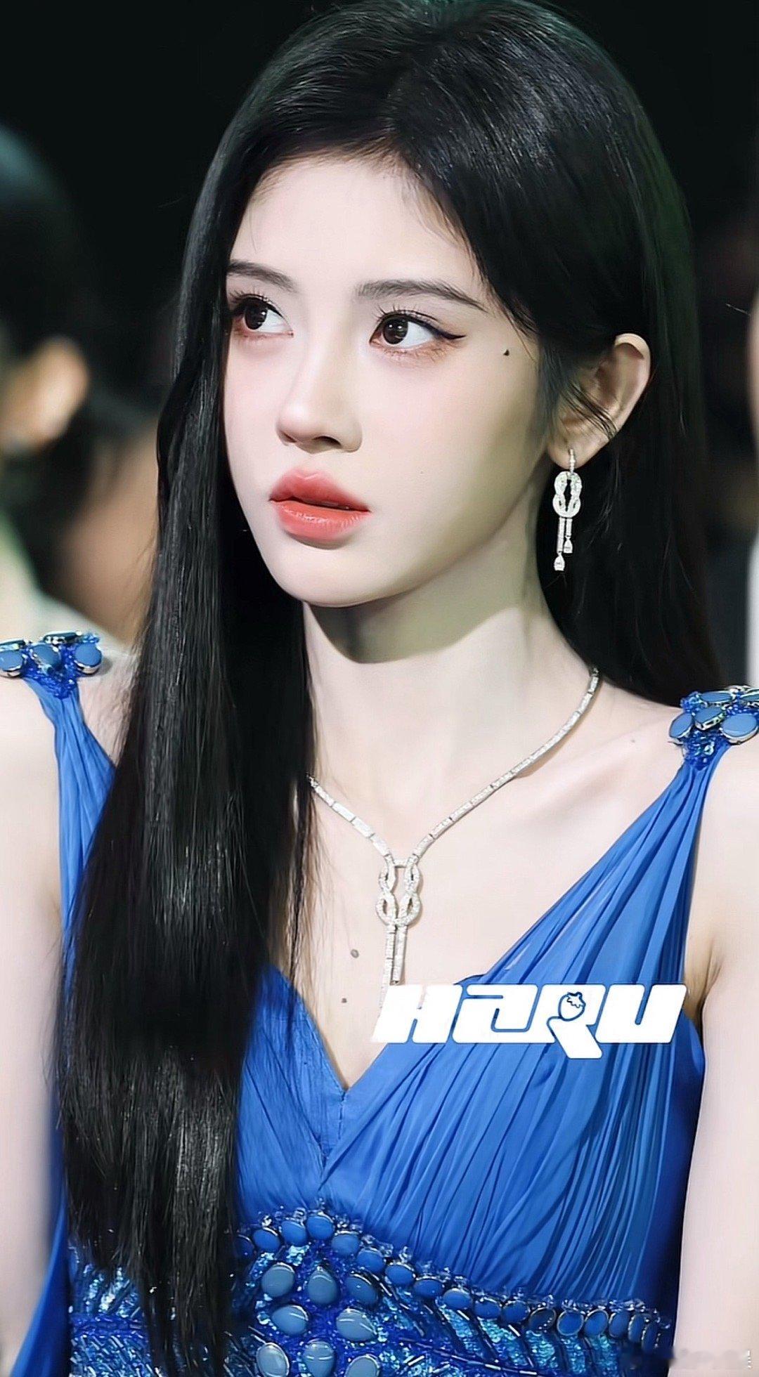 喜欢鞠婧祎的有福了，每次活动造型都这么美