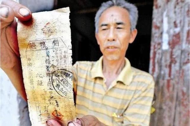 1988年，农民朱海清正在田里忙活，村长上气不接下气地跑过来：“先别忙了，赶紧回