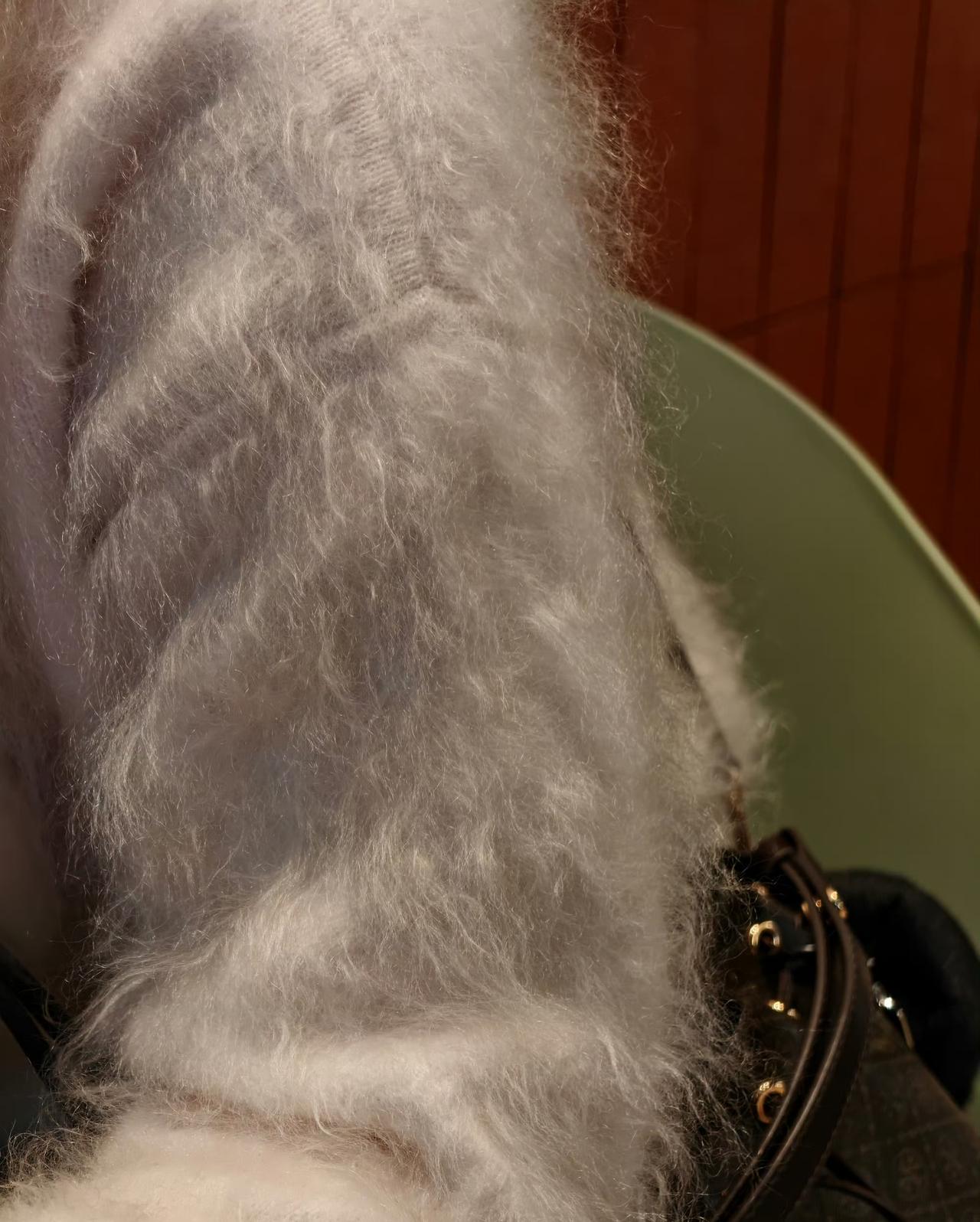 静电可以给手机充电吗静电救不了手机，但能点亮未来每次脱毛衣被电得手指发麻