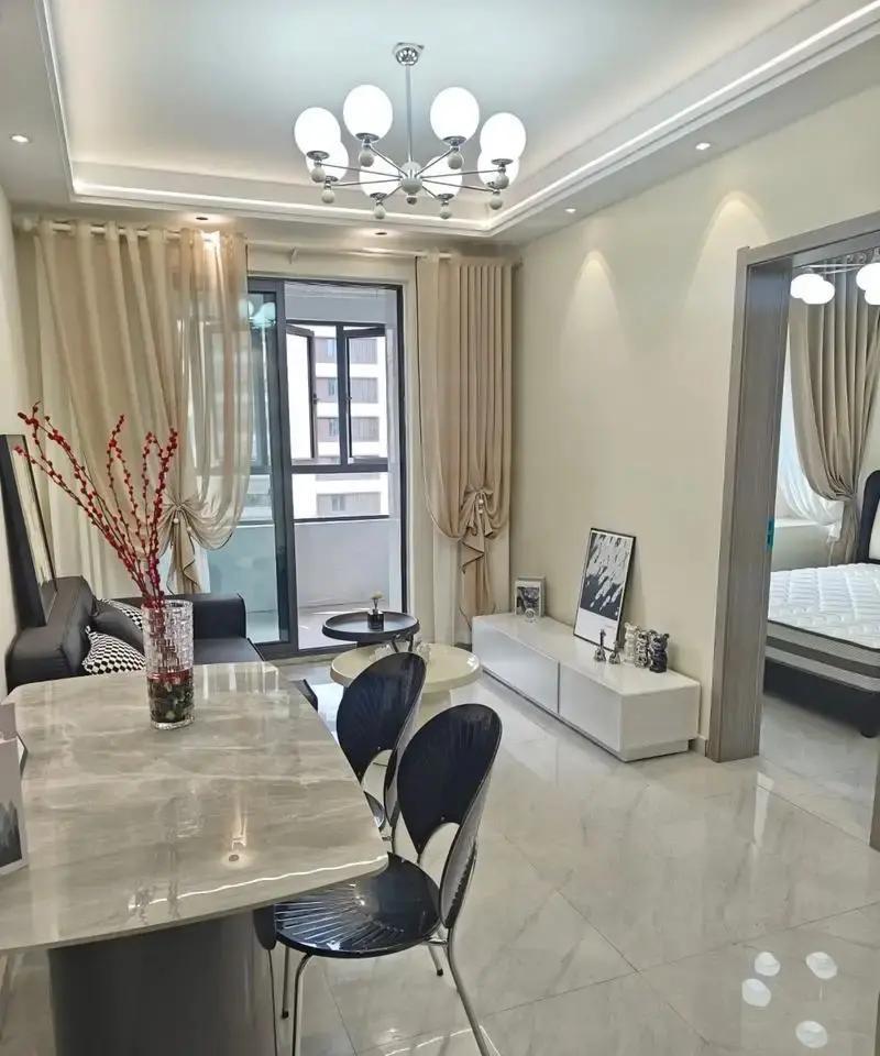 朋友女儿婚期已定，却发现未来公公买的婚房只写他自己名字，没她也没她男友。她当场