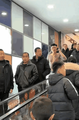 好想把他放东北去，不给他加衣服[呲牙笑]看看他有多硬