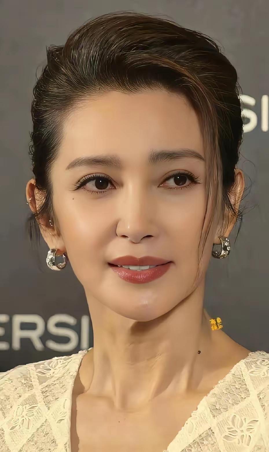 这李冰冰真是笑死人了！作为一个演员、投资人，被记者问：接下来有没有影视方面的