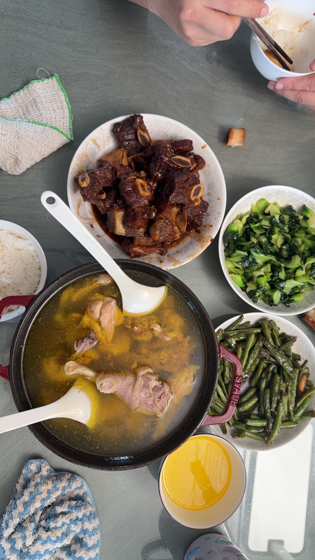 受不了了，吃下去一口还犯恶心啊啊啊啊啊……这些菜我毫无食欲