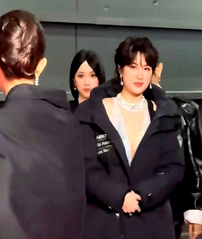 一直以为姚安娜是被娱乐圈排挤了，看了《黑土无言》才发现，人家根本没把你当对手。