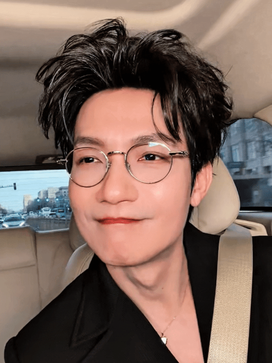 陈楚生与花生对话：事事有回应，事事不答应！[捂脸哭]花生：想看里里腹肌，生哥：