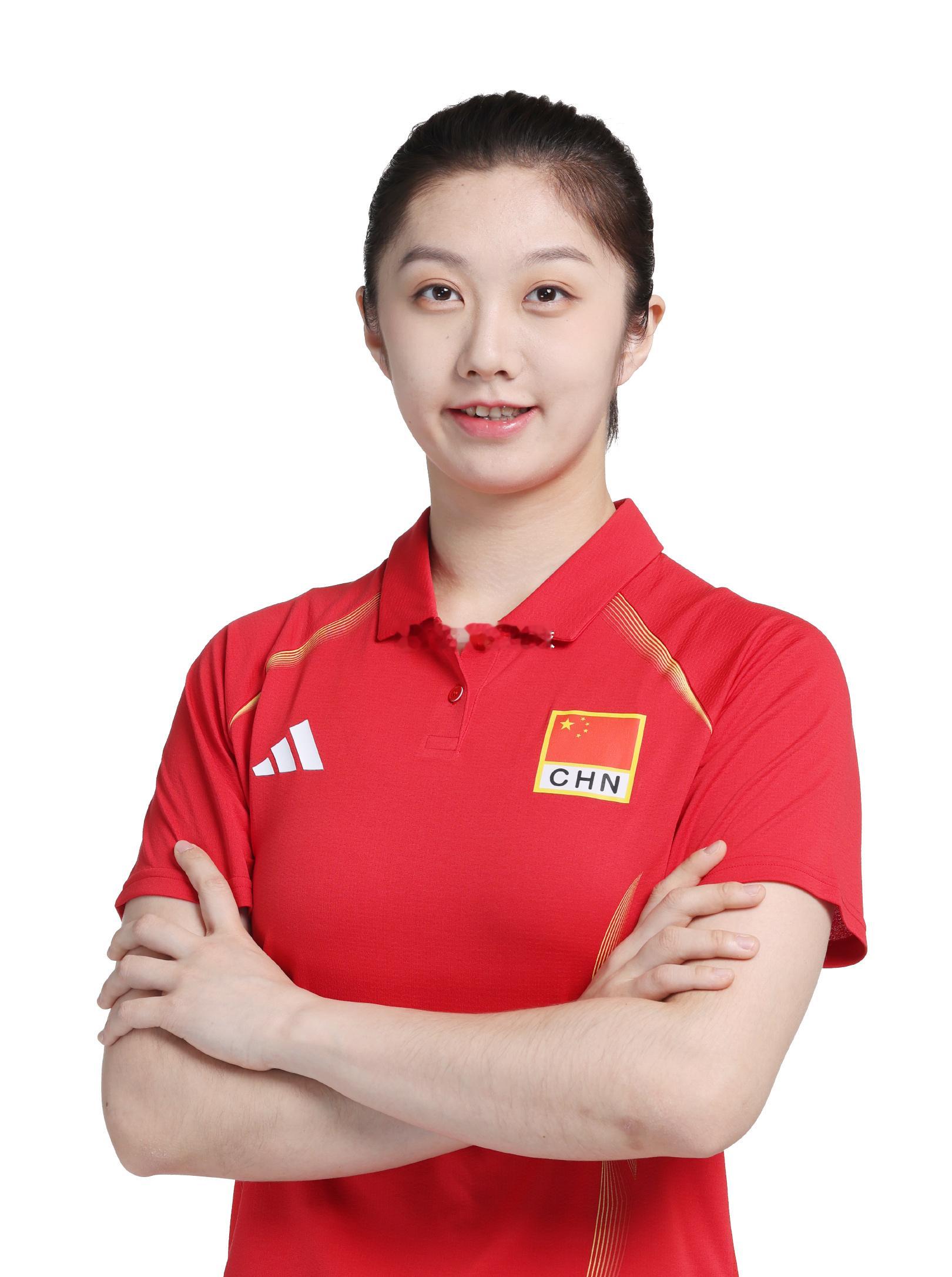 根据去年的号码以及老队员号码分析2026年中国女排球员号码如下6号—龚翔宇（队长