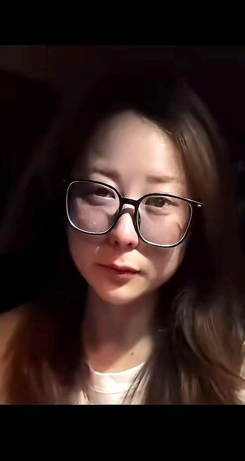 你知道压垮一个31岁都市精致女白领的最后一根稻草是什么吗？不是突然被裁员，也不