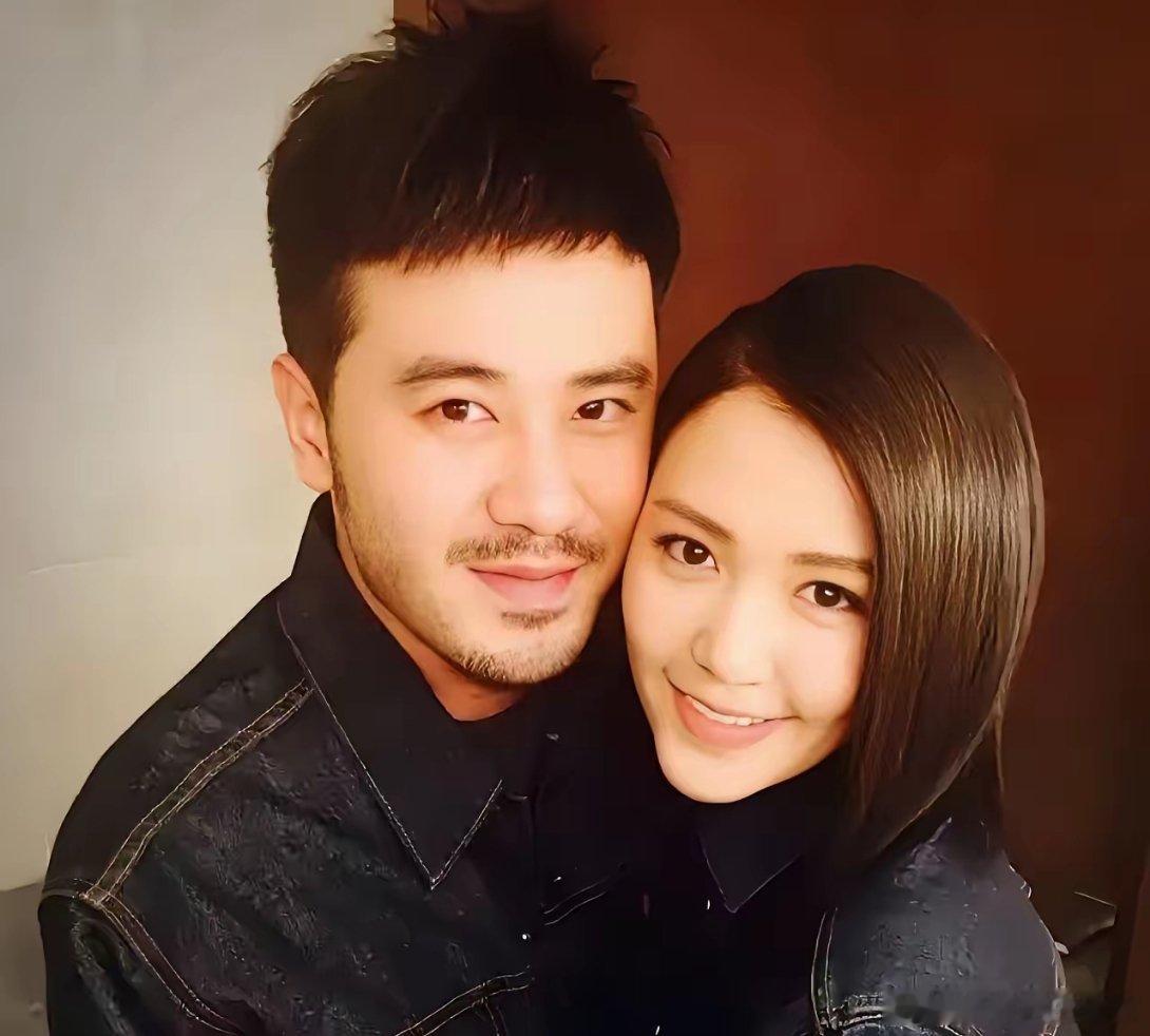 一次节目，谭维维愁眉苦脸地吐槽:“我们不能生女儿。”主持人不解:“为什么？”谭维
