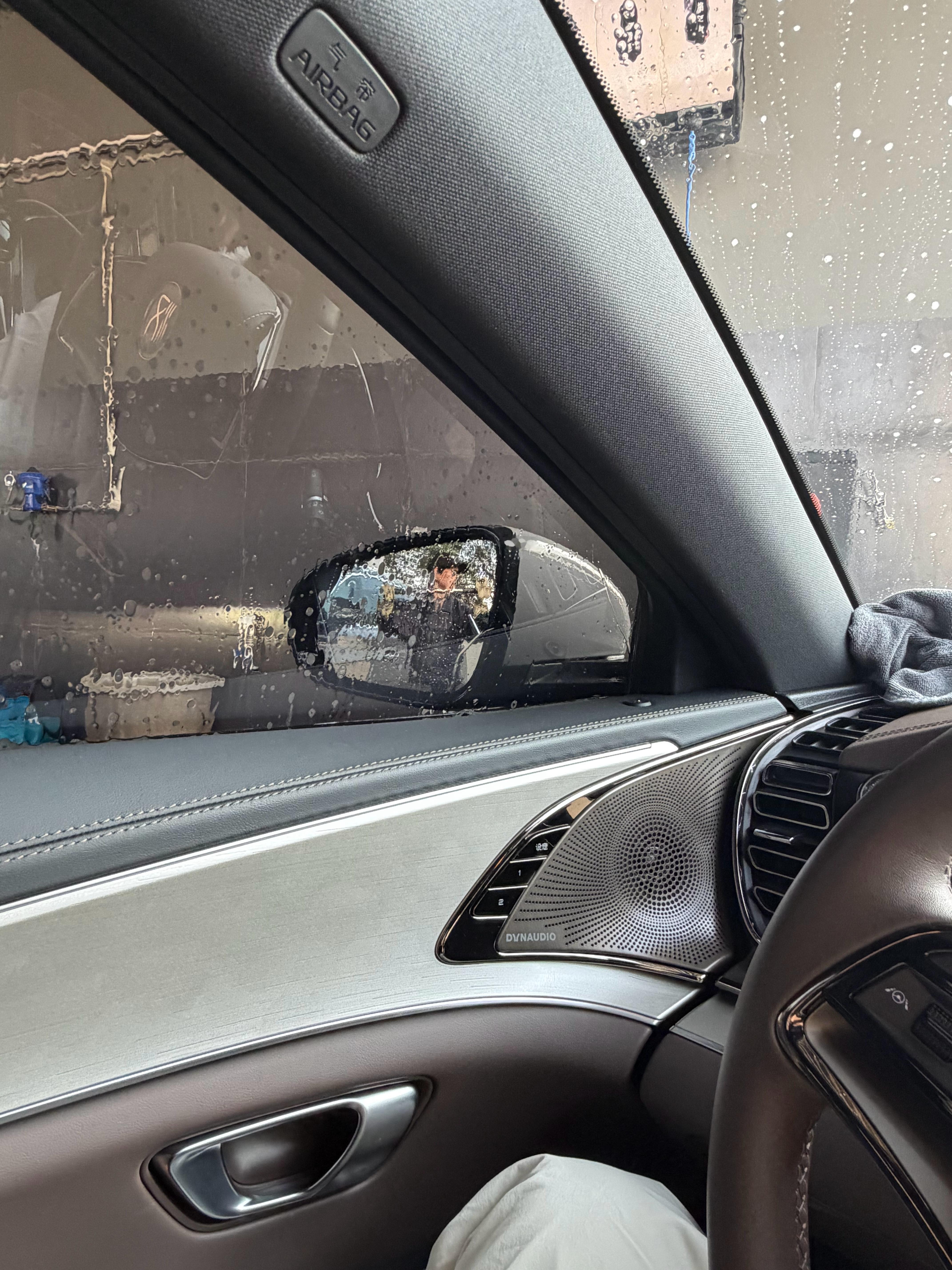 一旦住得离4s店近就不会想自己洗车了白瞎了我去年买了那么多洗车装备临近过年第一