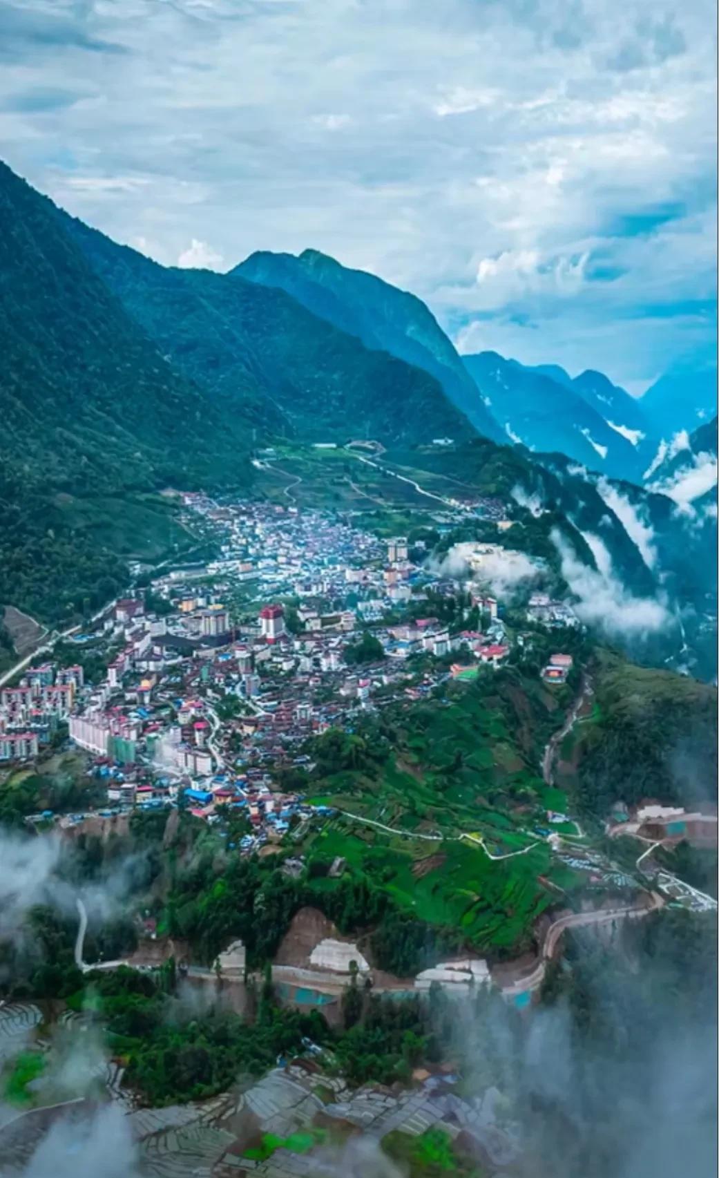 雅江所在的西藏墨脱县与四川的雅江县，新龙县，德荣县哪个县最相似！这几个县城都以