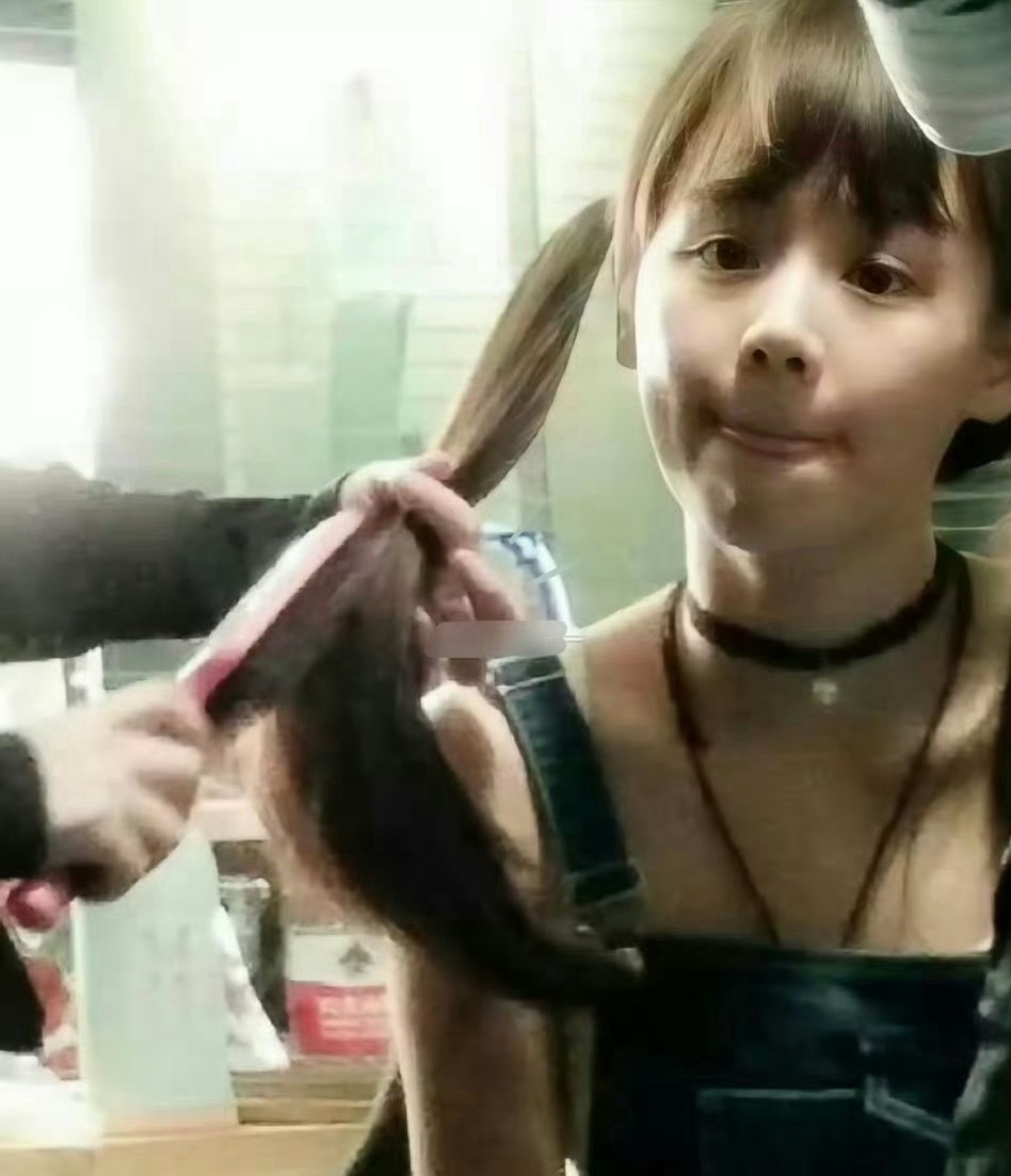 终于知道当年马思纯为什么能当书模了。