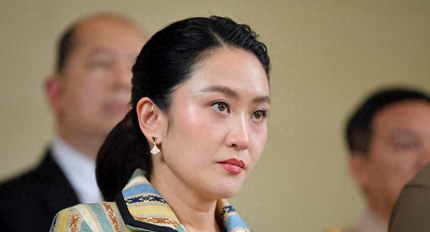 【6000人逼她下台，佩通坦心生一计，又搬出泰王，洪森的处境十分糟糕】“录音门”