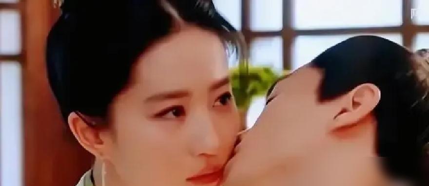 真正被爱的女人，从来不需要“宣誓主权”。陈晓离婚后首度开腔，淡淡一句：“真正的爱