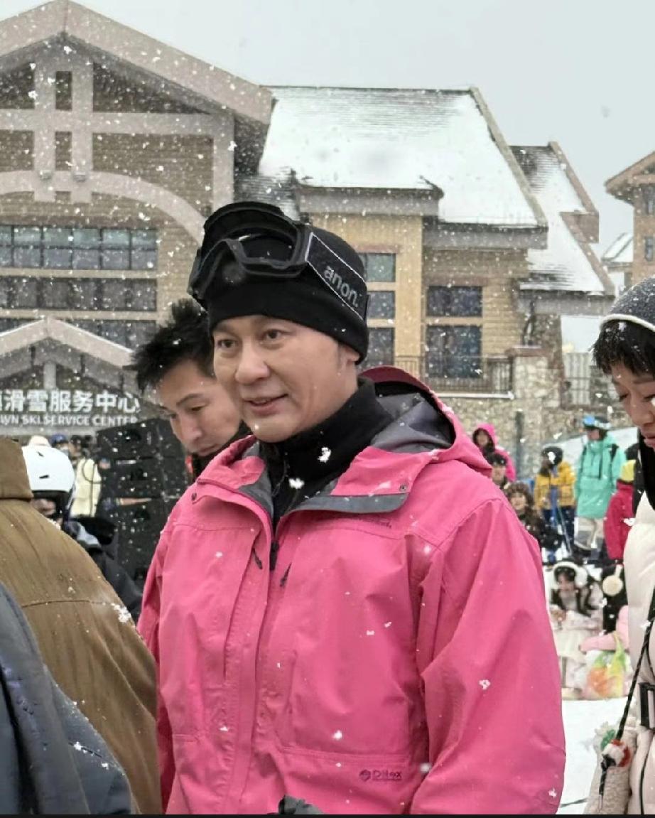 我有种强烈的预感，李晨这辈子可能都不会结婚了。因为他的面相已经变了，不光