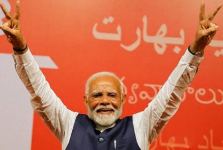 莫迪这次对中国恭敬的五体投地，因为中国破天荒给印度入常铺路了。 其实印度想要