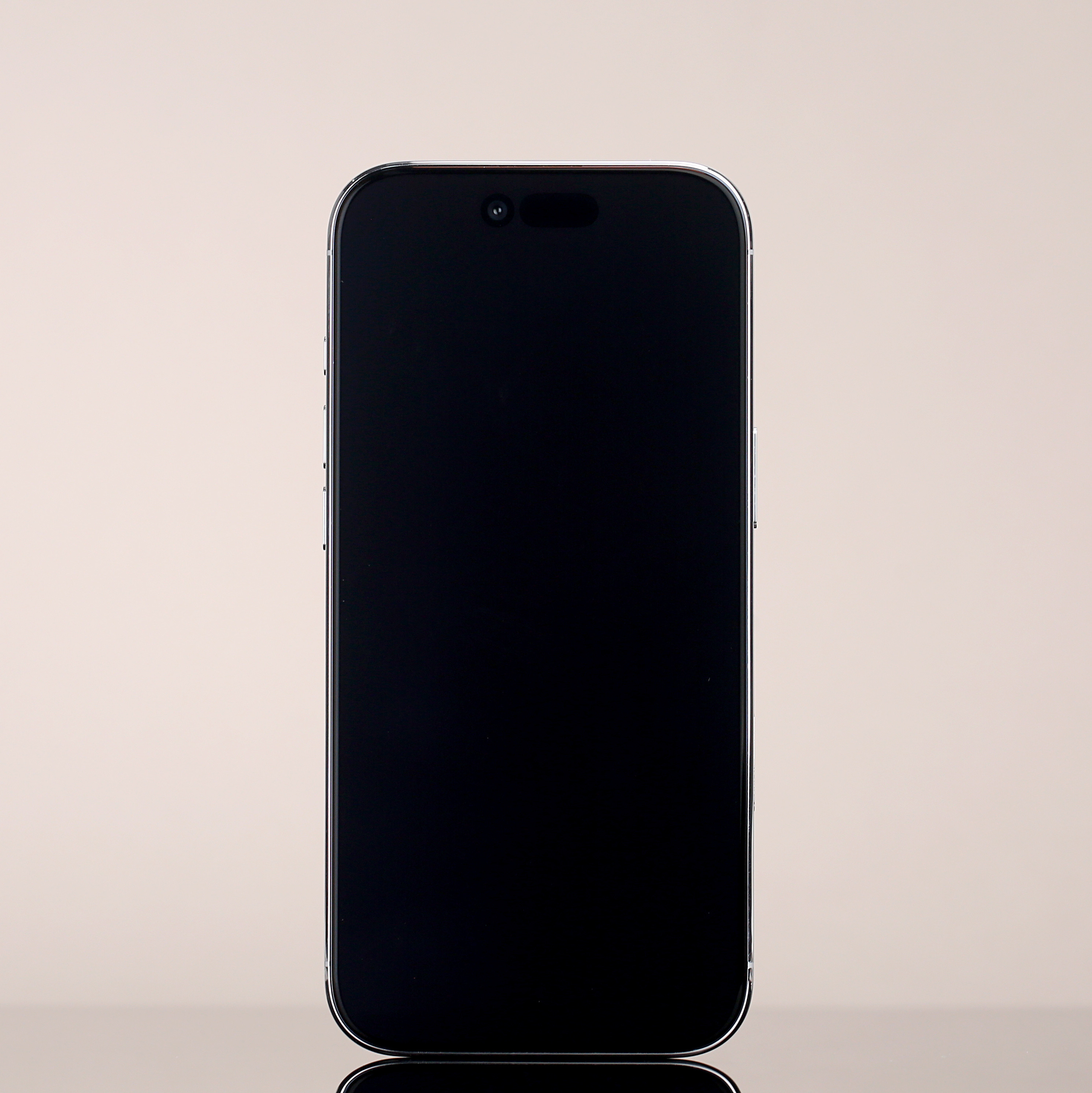 随着苹果iPhone17屏幕自带AR抗反射涂层之后，AR膜的需求呈现出来了