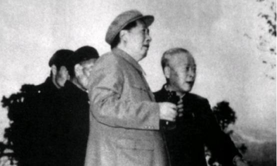 李井泉1956年赴京开会，带的旧睡衣被洗成碎片，妻子用破旧桌布给他缝制新衣服