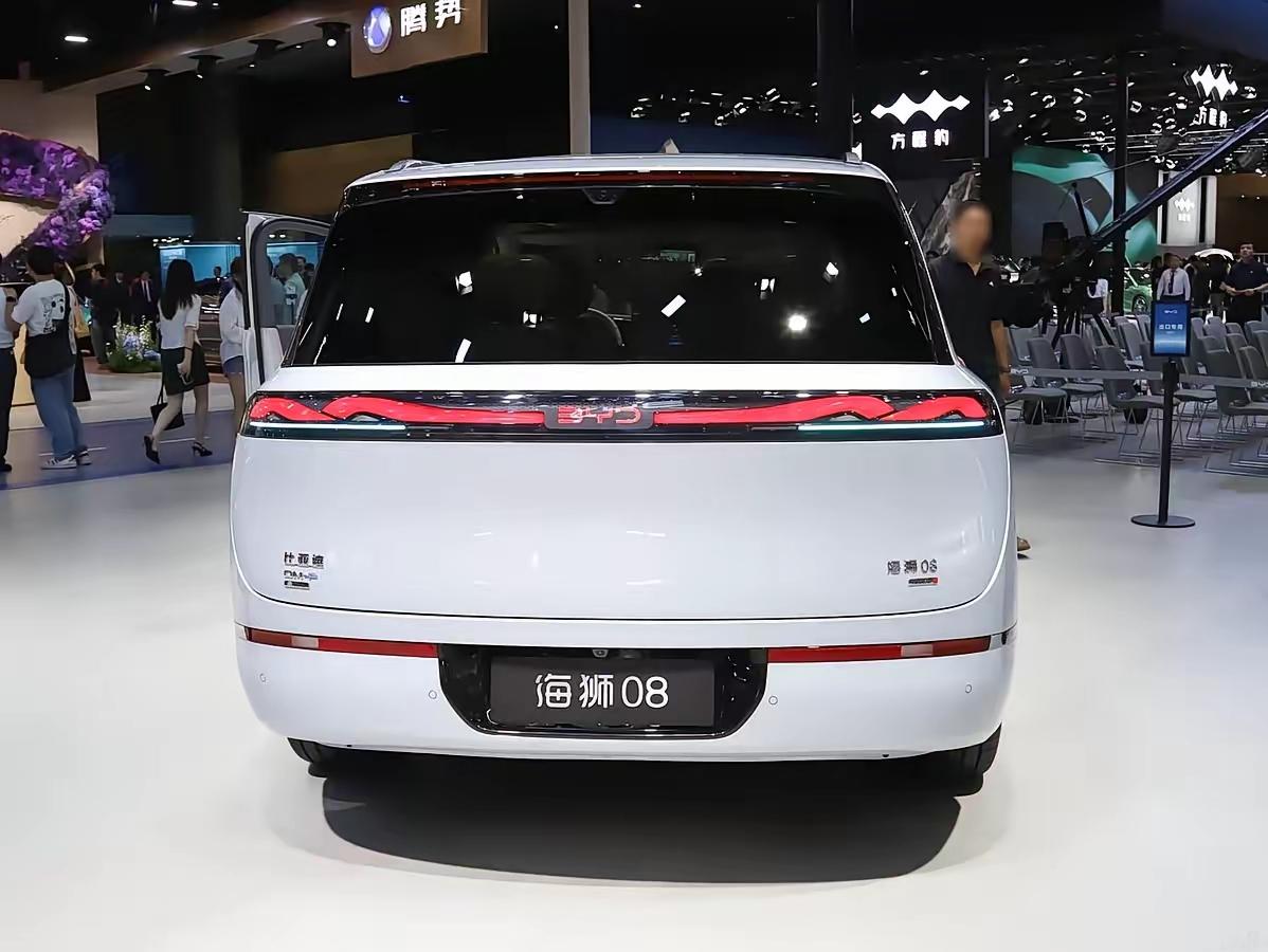 20多万的家用SUV，居然把空悬、后轮转向、900km续航全给配齐了？比亚迪这波是真的拼！成都车展上