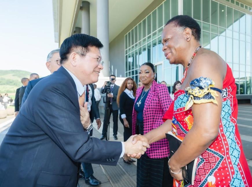 台当局高层秘密抵达非洲，包了一架飞机穿越13国领空，但还是晚了一步：没赶上！