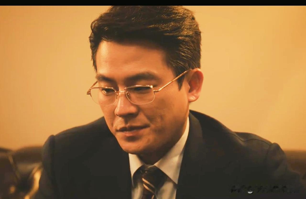 电视剧《交锋》最新剧情中，林看山（欧豪饰演）发现了窃听器后设局引出幕后之人，