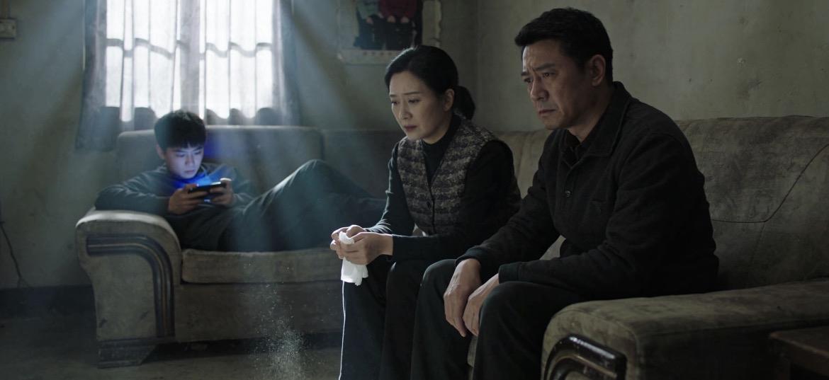 一家四口，没有一个人上班，日子过得越来越没底气。大儿子23岁，毕业两年，工作