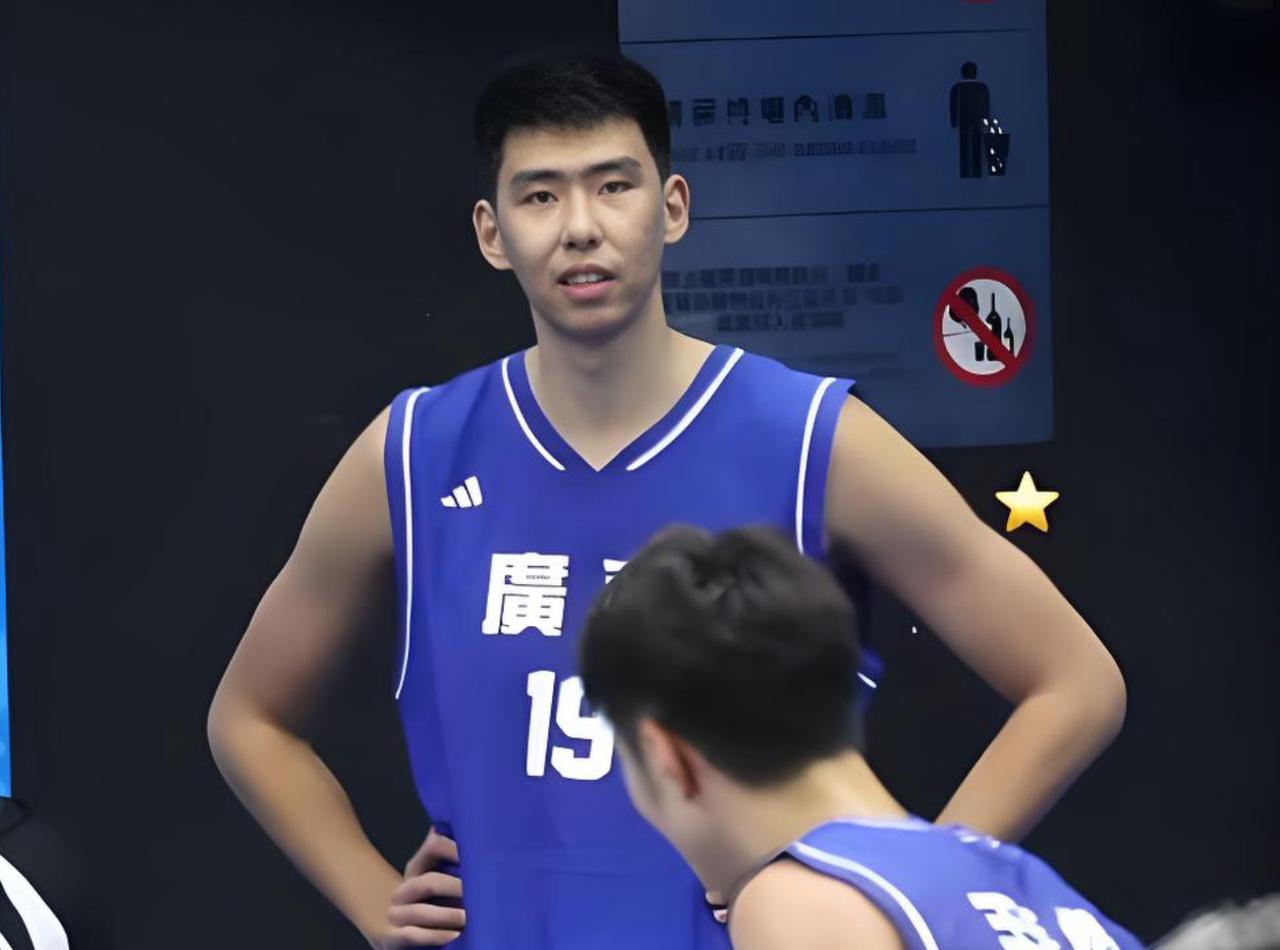 还吹2米26徐昕吗？CBA体测都过不了！球迷：广东队送走他，也许是一个英明的选择