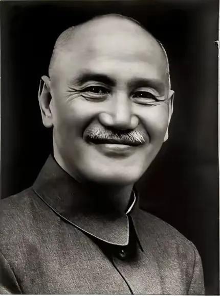 老蒋到了台湾，整个人都变了。以前那些跟他出生入死、喊他“校长”的心腹爱将，像胡宗