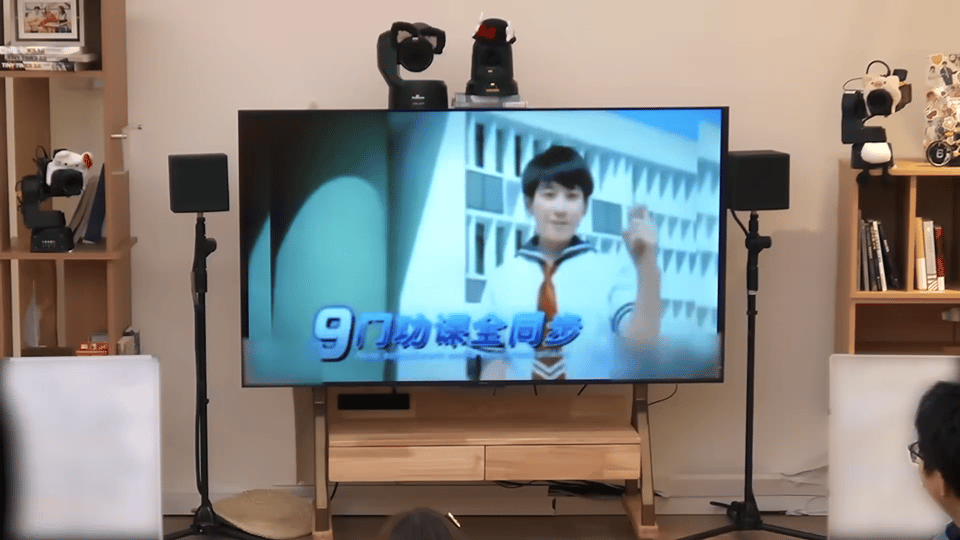 陈星旭人在家中坐老底被掀了个遍陈星旭老底被扒太惊喜！小时候拍的广告全曝光，原来