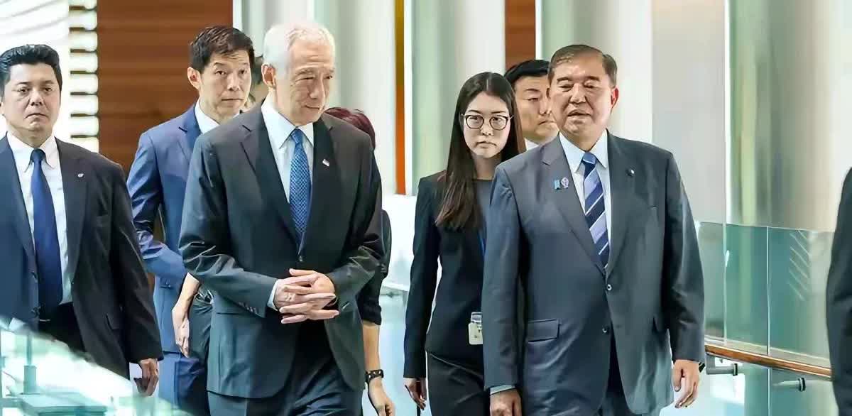 “拿人手短，吃人嘴软”，李显龙亲身诠释了这句俗语的无比正确性，此时到访日本，得到