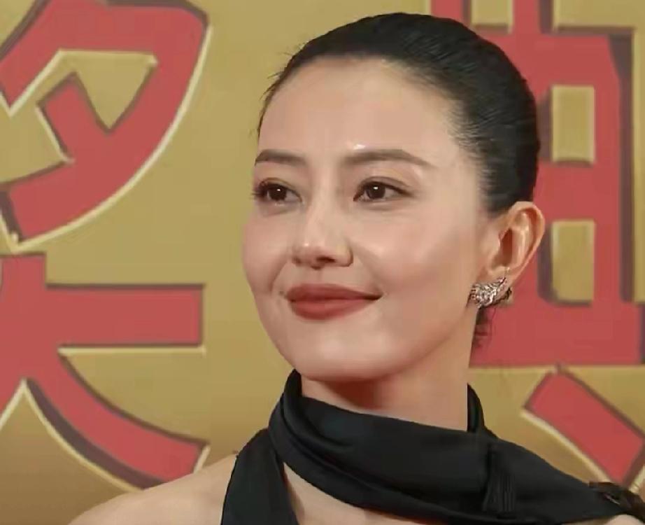 红毯名场面！多位女星造型翻车，有人惊艳有人踩雷这场红