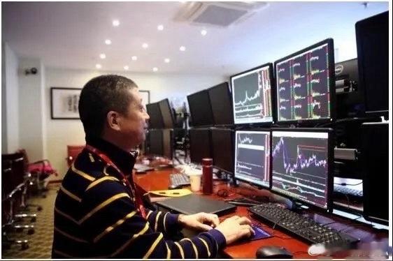 A股，散户数量最多的前20家公司名单如下：1.京东方A：股东户数约105万