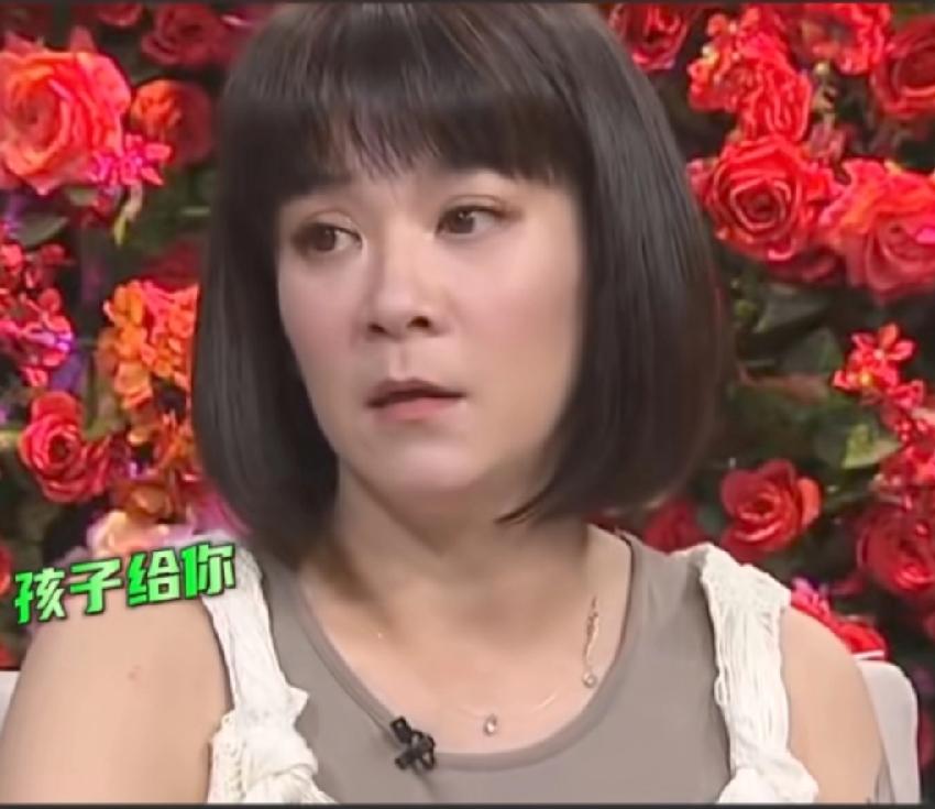 袁惟仁的妻子陆元琪，23岁儿子袁义，20岁女儿袁融，都很有明星气质，夫妻俩离婚后