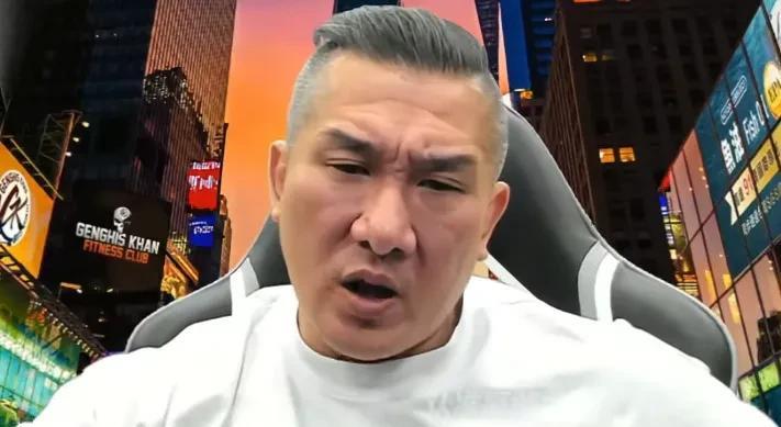 馆长应不应该来北京看9.3大阅兵？你觉得他应不应该来？馆长最新的说法是“可以去