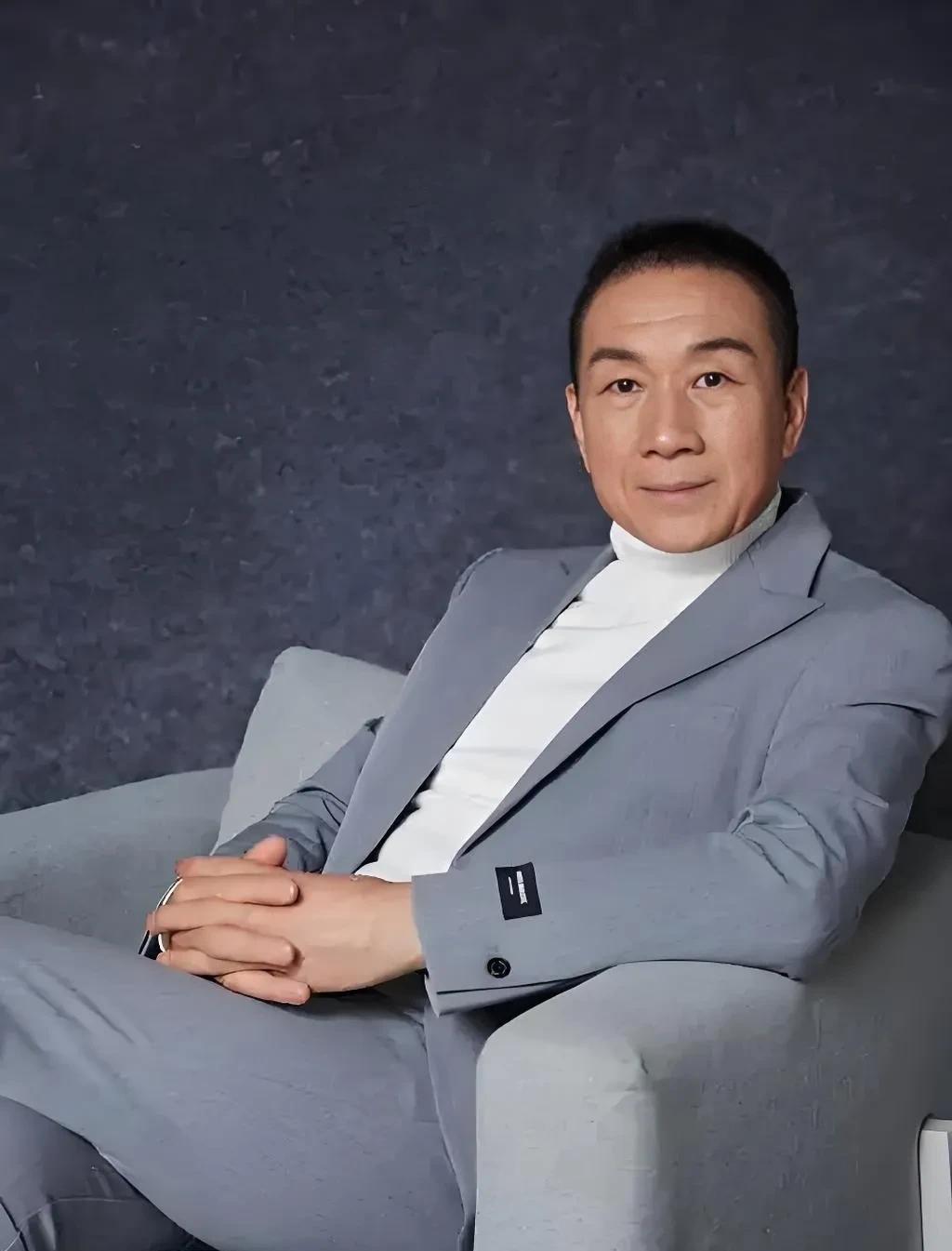 电视剧《扫毒风暴》最纠结的，并非以身试法疯狂试探的卢少骅，也非法与情左右为难