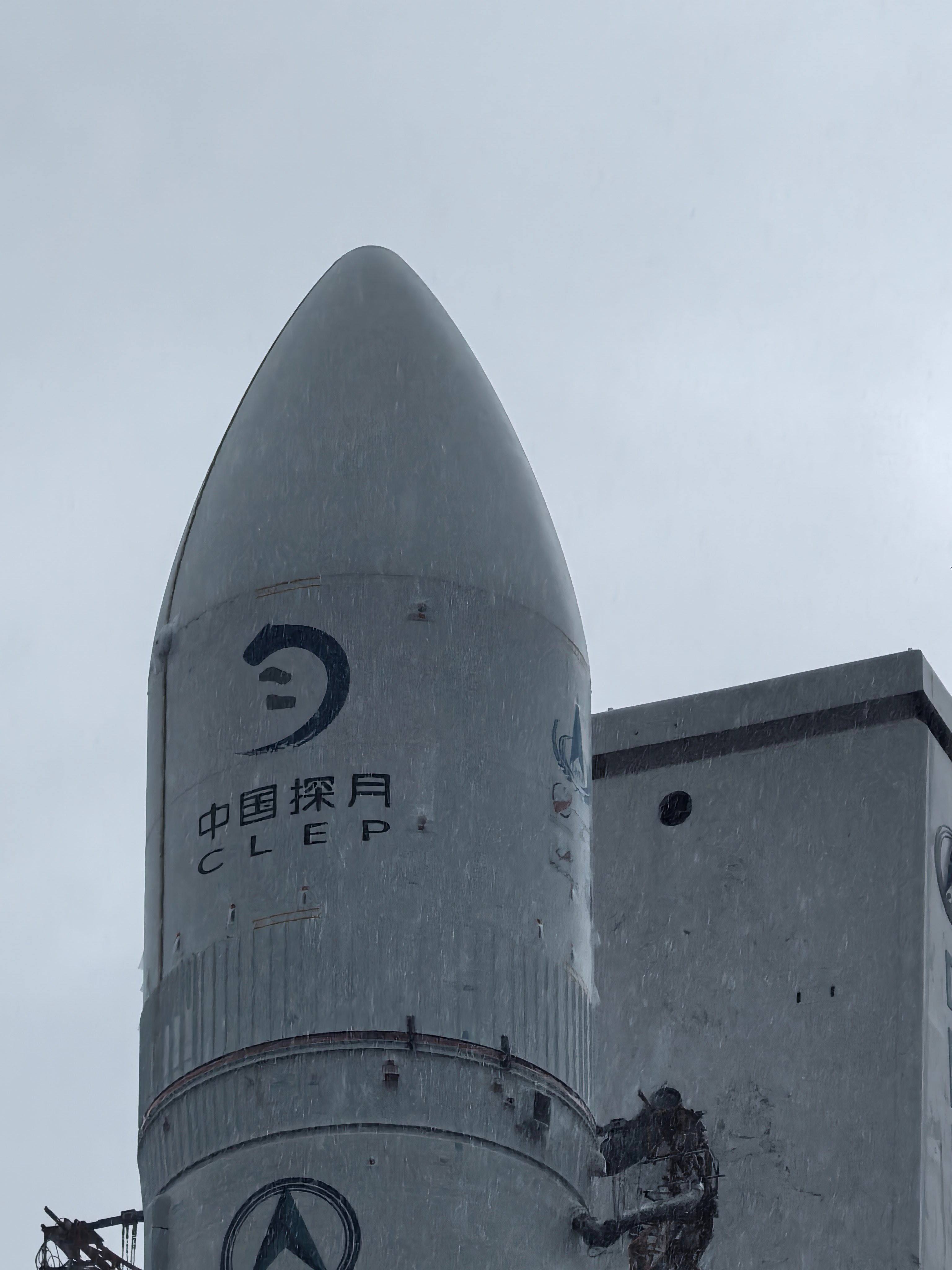 雨中转运→雨中发射？→寻找月球水冰嫦娥七号果真是属水的吧💧（图3-4源：）