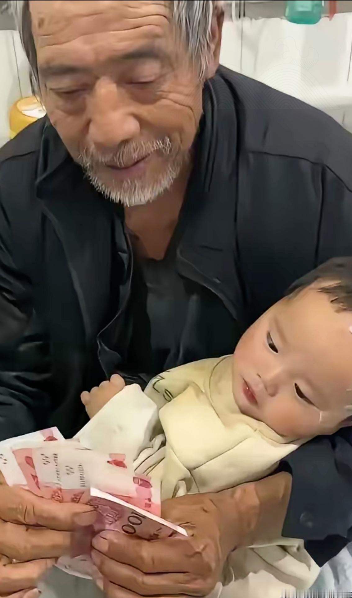 谁能想到，一句随口的关心，竟牵出一段让人心疼的遭遇，更点燃了一场温暖全网的爱心接