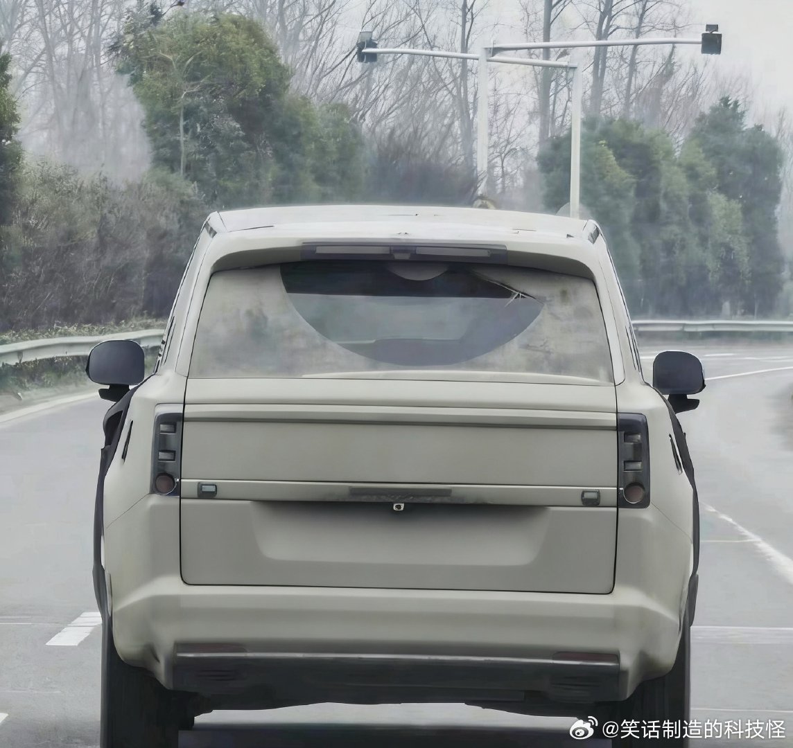 我让豆包把小米YU9伪装去掉，如果小米YU9实车长这样，满分10分能打几分（