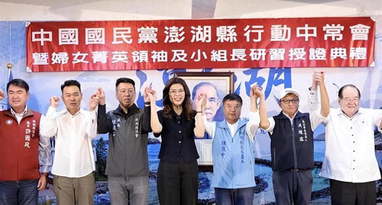 把中常会搬去澎湖！郑丽文骑电动车下乡，一句航线就是血管戳中离岛痛点！
