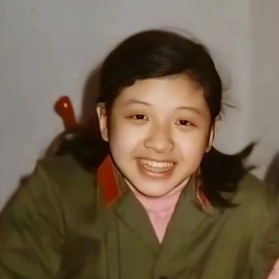 韩红老师的一些老照片，年轻时候还是挺瘦的
